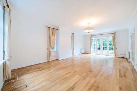 5 bedroom detached house to rent, Charlton Kings, Weybridge, Surrey, KT13