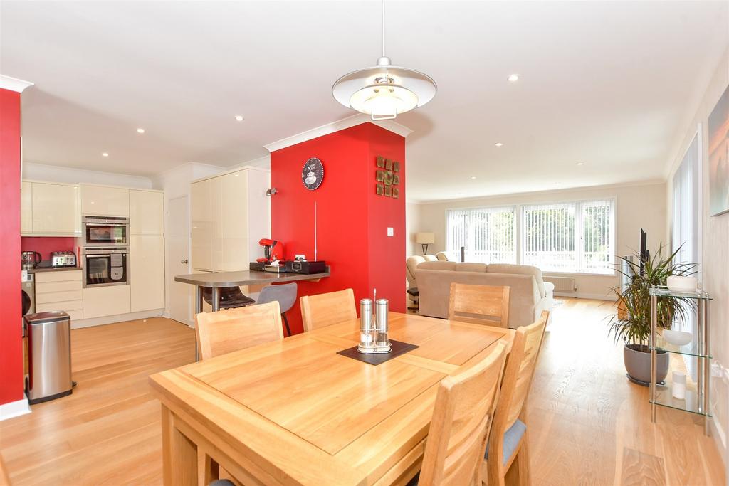 Kitchen/Dining Area