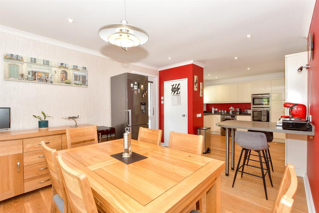 Kitchen/Dining Area