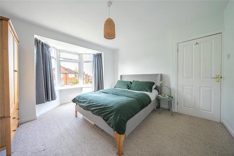 35 Carrholm Road, Leeds, LS7 2NQ
