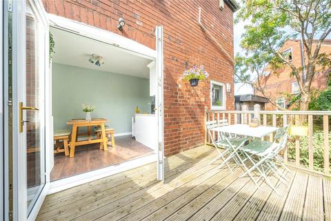 35 Carrholm Road, Leeds, LS7 2NQ