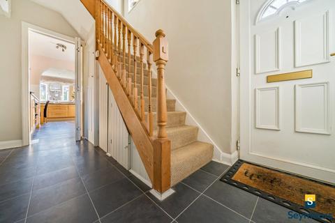 101 Sheepfold Road, Guildford, GU2 9TU
