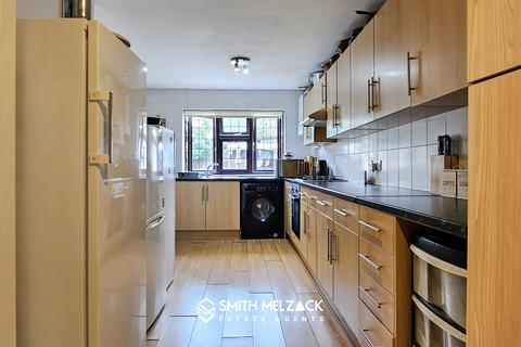 6 bedroom semi-detached house for sale, Salmon Street, London, NW9