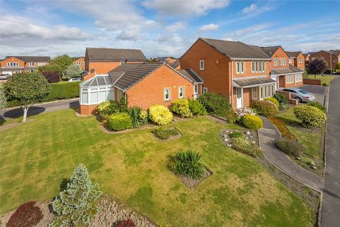 4 bedroom detached house for sale, Hill Top Lane, Tingley, Wakefield, West Yorkshire