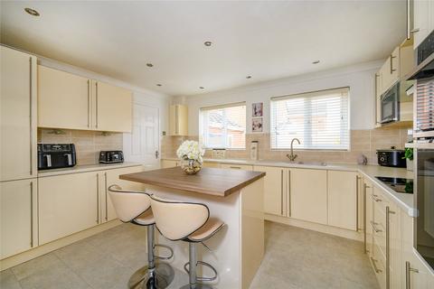 4 bedroom detached house for sale, Hill Top Lane, Tingley, Wakefield, West Yorkshire