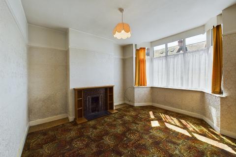 2 bedroom end of terrace house for sale, Highlands Avenue, Spinney Hill,  Northampton, NN3 6BG