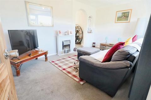 3 bedroom semi-detached house for sale, Darsham Vale, Lowestoft