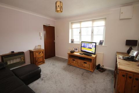 2 bedroom flat to rent, Town Street, Horsforth, Leeds, West Yorkshire, UK, LS18