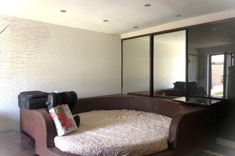 undefined, Melbury Avenue, Southall, Greater London, UB24HT