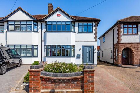 6 Don Way, Romford, RM1 4YR