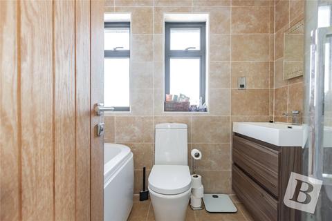 6 Don Way, Romford, RM1 4YR