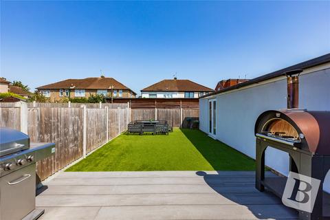 6 Don Way, Romford, RM1 4YR