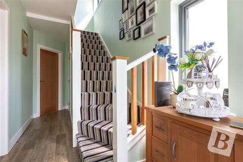 6 Don Way, Romford, RM1 4YR