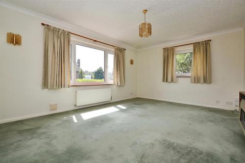 3 bedroom bungalow for sale, Goldcrest Close, Scunthorpe