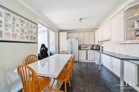 108 Upper Rainham Road, Hornchurch, RM12 4EE