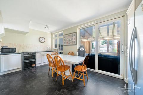 108 Upper Rainham Road, Hornchurch, RM12 4EE