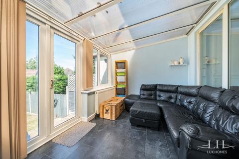 108 Upper Rainham Road, Hornchurch, RM12 4EE