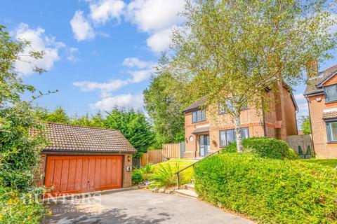 4 bedroom detached house for sale, Stanney Close, Milnrow, OL16 4BF