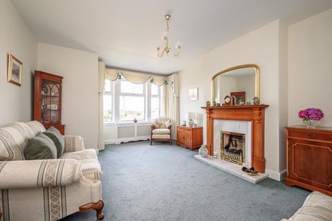 18 Hailes Grove, Edinburgh, EH13 0NE