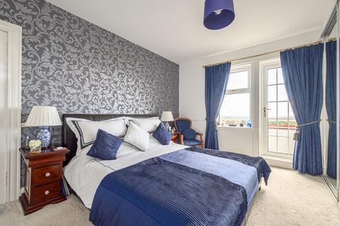 18 Hailes Grove, Edinburgh, EH13 0NE