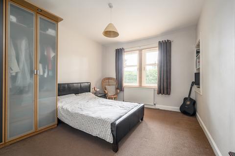 18 Hailes Grove, Edinburgh, EH13 0NE