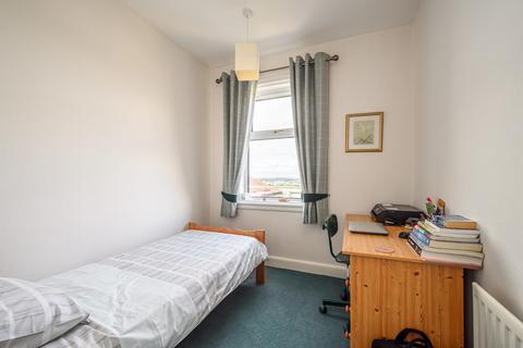 18 Hailes Grove, Edinburgh, EH13 0NE