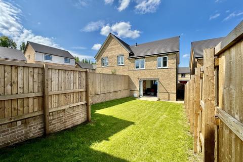 3 bedroom semi-detached house for sale, Mallard Court, Crosland Moor, Huddersfield, HD4 5FD