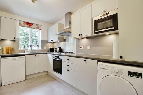 4 bedroom end of terrace house for sale, Mariner Road, Swindon, SN25