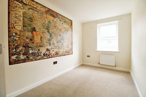 197 Cloatley Crescent, Royal Wootton Bassett, Swindon, SN4 7FX
