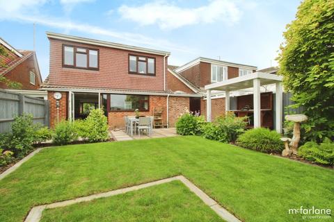 3 bedroom detached house for sale, Barra Close, Highworth, SN6