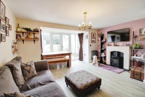 4 bedroom end of terrace house for sale, Coronel Close, Swindon, SN3