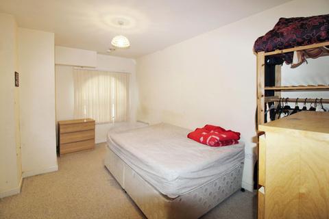 2 bedroom flat for sale, Spring Gardens, Swindon SN1