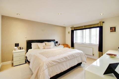 6 Artus Close, Swindon, SN25 1QZ