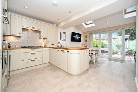 7 Bransdale Close, Guiseley, Leeds, LS20 8QD