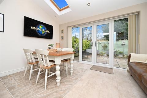 7 Bransdale Close, Guiseley, Leeds, LS20 8QD
