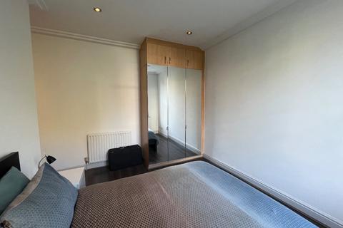 2 bedroom apartment to rent, Finchley Road, London