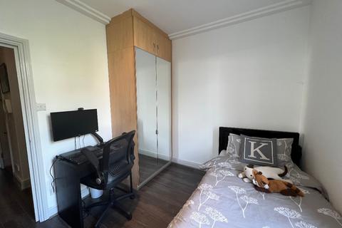 2 bedroom apartment to rent, Finchley Road, London