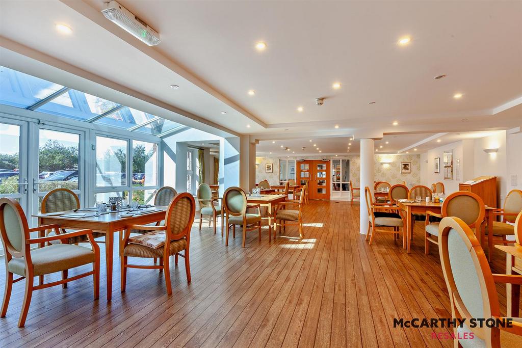 8620318-interior02-800.JPG