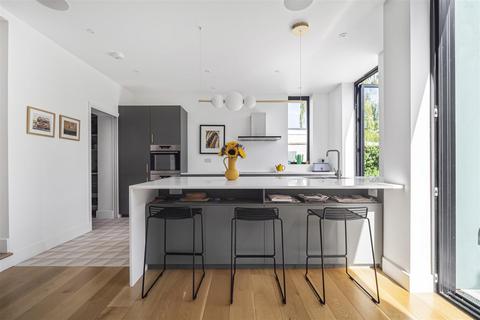 11 South Drive, Sutton, SM2 7PH