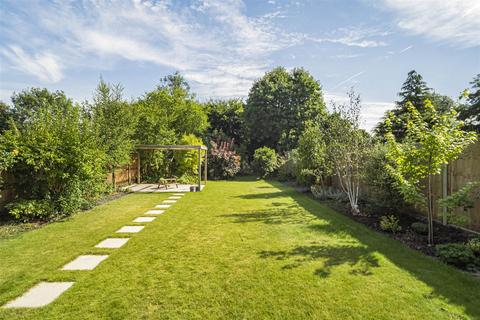 11 South Drive, Sutton, SM2 7PH