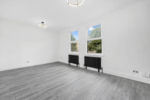 3 bedroom flat for sale, Earlham Grove, E7