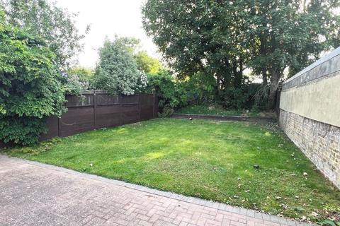 18 Chattern Road, Ashford, TW15 1AF