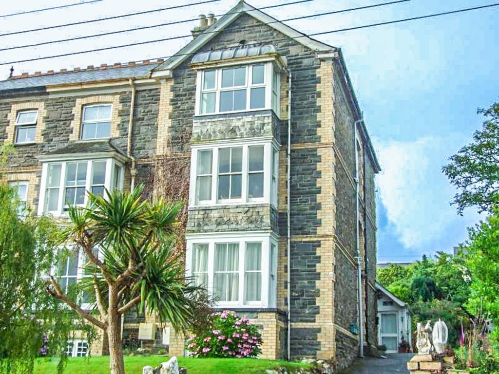 Bodmin 01208 74182-1