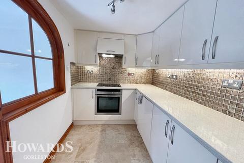 2 bedroom semi-detached house for sale, High Road, Gorleston