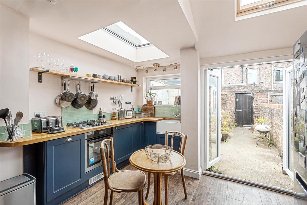 15 Upper Newborough Street 16.jpg