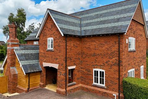 5 bedroom detached house for sale, Wychwood Park, Weston, CW2