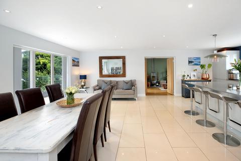 4 bedroom detached house for sale, Springfield Drive, Kingsbridge, Devon, TQ7.