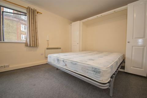 Studio to rent, Hornsey Road, Holloway, London, N7