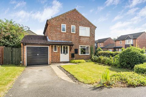 3 bedroom detached house for sale, Isis Avenue, Bicester, OX26