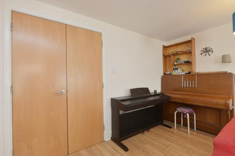 9/1 Cables Wynd, Edinburgh, EH6 6DU